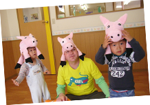 �v�����X�p�Ċw�@�@���V���Z�@�q�ǂ������Ɛ搶���������Ă���ʐ^